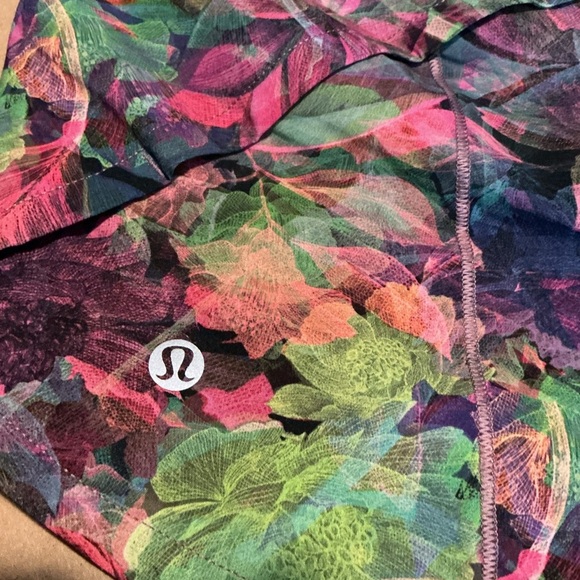 Lululemon Athletica purple and Green printed floral Shorts size 6 - Picture 6 of 8